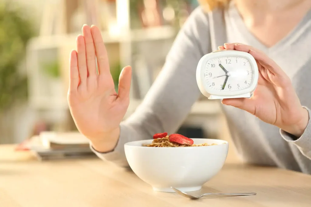 Comer con calma y masticar bien los alimentos